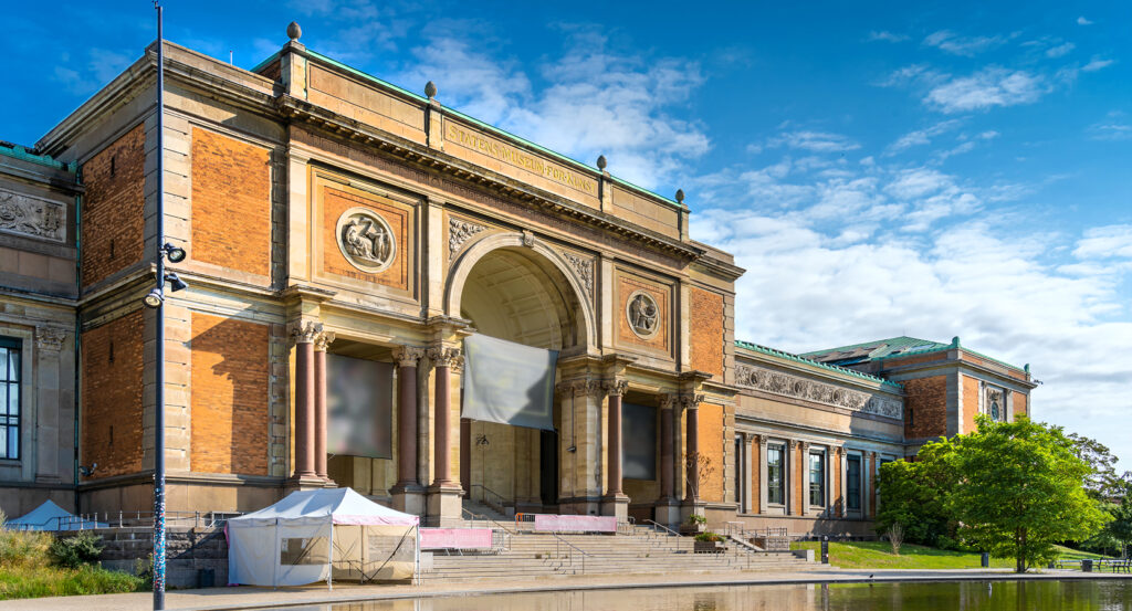 Statens Museum for Kunst with classical facade and clear sky