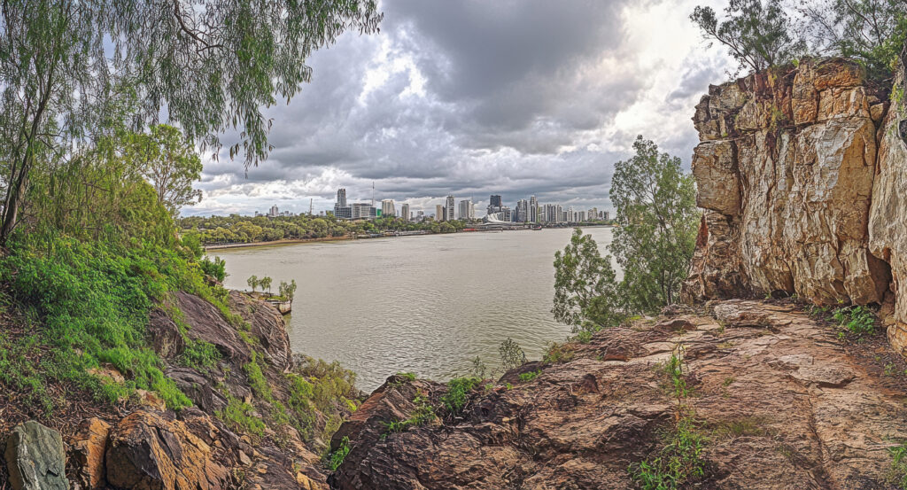 Sunset view from Kangaroo Point Cliffs towards Brisbane city