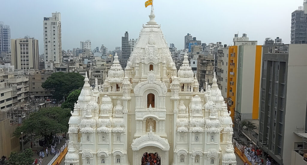 Crowd gathered at Siddhivinayak Temple in Mumbai