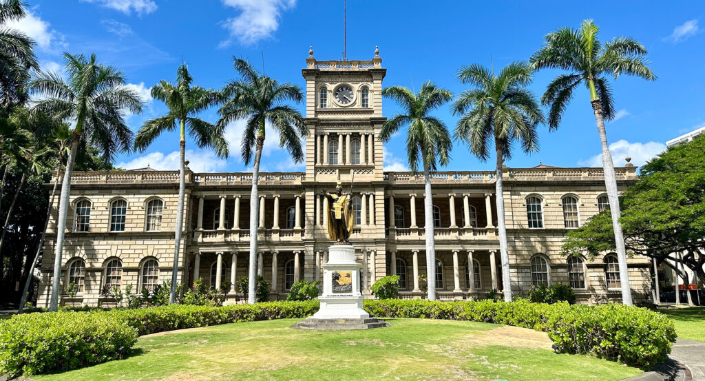 Historic Aliʻiolani Hale building and palm trees in downtown Honolulu