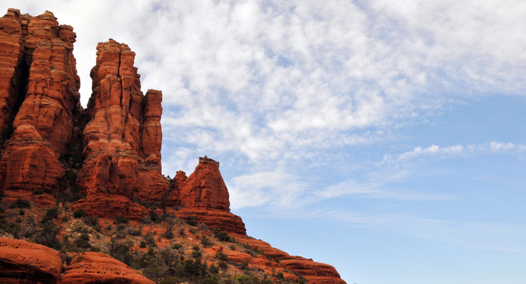 Panoramic view of Sedona's red rocks from Chicken Point along Broken Arrow Trail